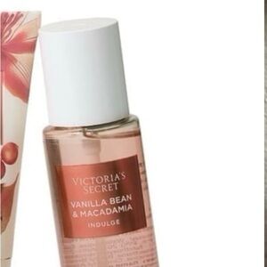 Victoria's Secret Vanilla Bean & Macadamia Mist - Pink and White